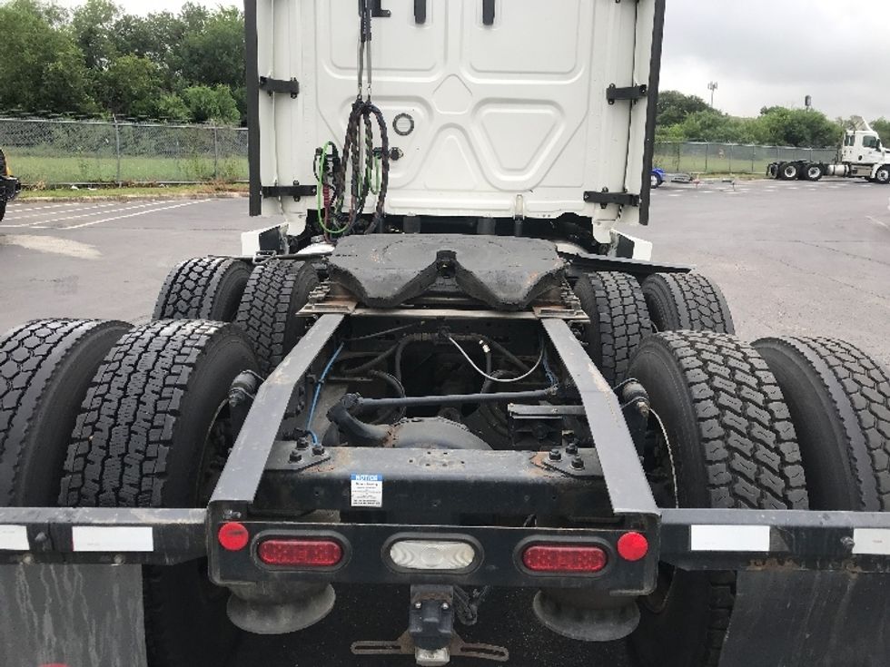 Sleeper Tractor-Heavy Duty Tractors-Freightliner-2021-T12664ST-San Antonio-TX-562,705\n\t\tmiles-$ 63,000 - Image 6