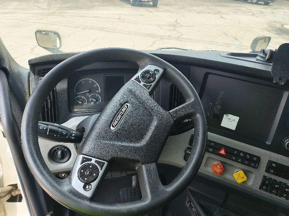 Sleeper Tractor-Heavy Duty Tractors-Freightliner-2021-T12664ST-San Antonio-TX-568,351\n\t\tmiles-$ 52,750 - Image 11