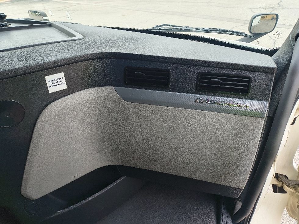 Sleeper Tractor-Heavy Duty Tractors-Freightliner-2021-T12664ST-San Antonio-TX-568,351\n\t\tmiles-$ 52,750 - Image 14