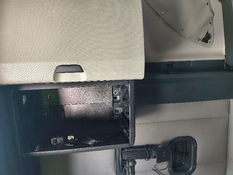 Sleeper Tractor-Heavy Duty Tractors-Freightliner-2021-T12664ST-San Antonio-TX-568,351\n\t\tmiles-$ 52,750 - Image 19