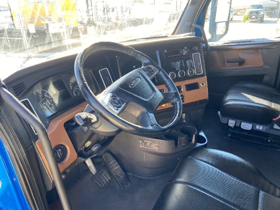 Sleeper Tractor-Heavy Duty Tractors-Freightliner-2021-T12664ST-San Antonio-TX-619,020\n\t\tmiles-$ 52,500 - Image 10