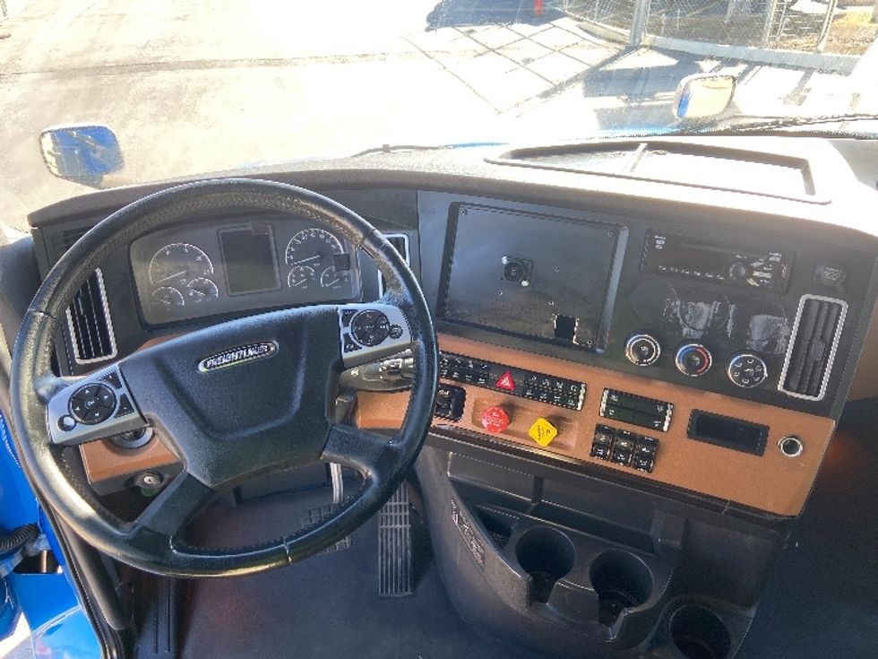 Sleeper Tractor-Heavy Duty Tractors-Freightliner-2021-T12664ST-San Antonio-TX-619,020\n\t\tmiles-$ 52,500 - Image 11