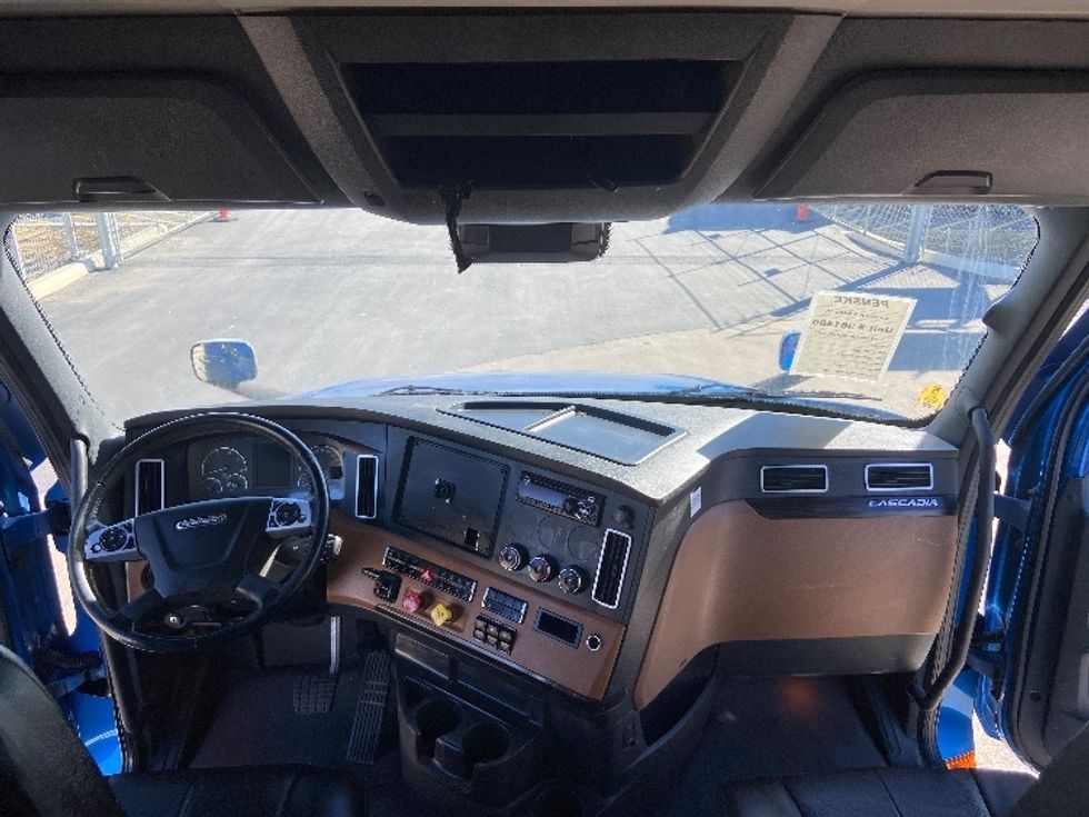 Sleeper Tractor-Heavy Duty Tractors-Freightliner-2021-T12664ST-San Antonio-TX-619,020\n\t\tmiles-$ 52,500 - Image 12