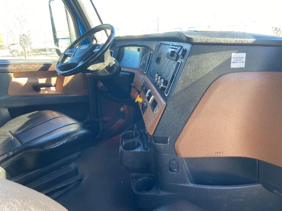 Sleeper Tractor-Heavy Duty Tractors-Freightliner-2021-T12664ST-San Antonio-TX-619,020\n\t\tmiles-$ 52,500 - Image 15