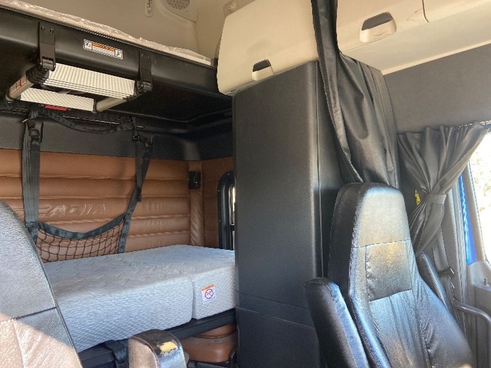 Sleeper Tractor-Heavy Duty Tractors-Freightliner-2021-T12664ST-San Antonio-TX-619,020\n\t\tmiles-$ 52,500 - Image 18