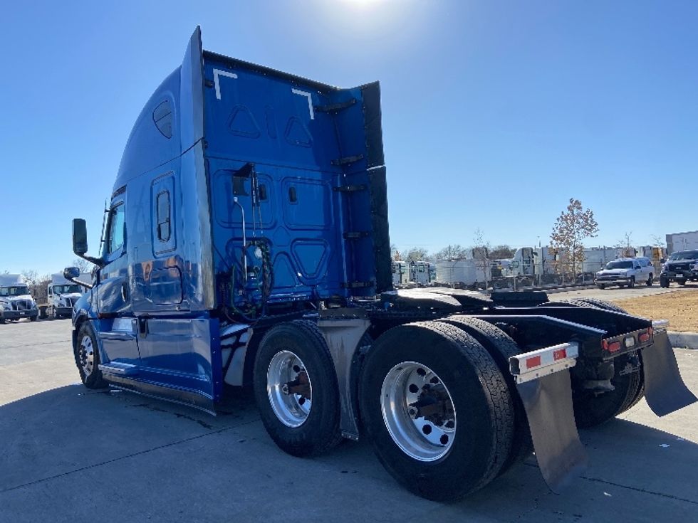 Sleeper Tractor-Heavy Duty Tractors-Freightliner-2021-T12664ST-San Antonio-TX-619,020\n\t\tmiles-$ 52,500 - Image 5