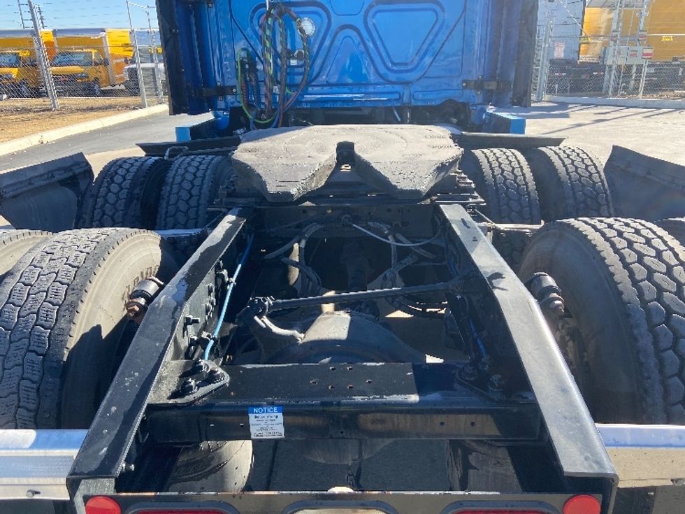 Sleeper Tractor-Heavy Duty Tractors-Freightliner-2021-T12664ST-San Antonio-TX-619,020\n\t\tmiles-$ 52,500 - Image 6