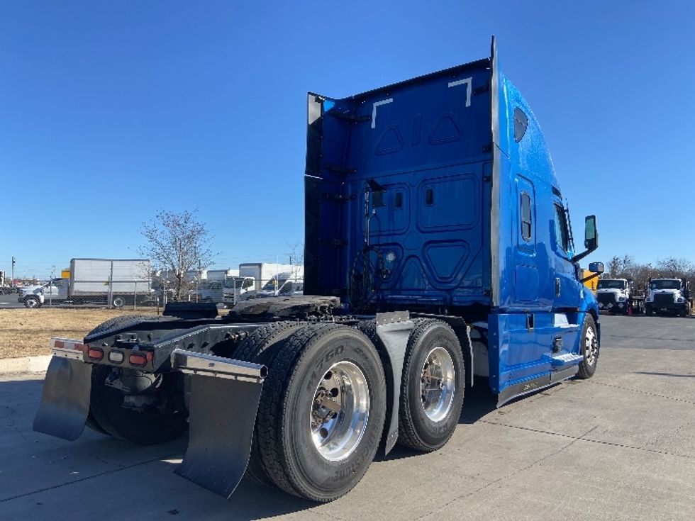 Sleeper Tractor-Heavy Duty Tractors-Freightliner-2021-T12664ST-San Antonio-TX-619,020\n\t\tmiles-$ 52,500 - Image 7