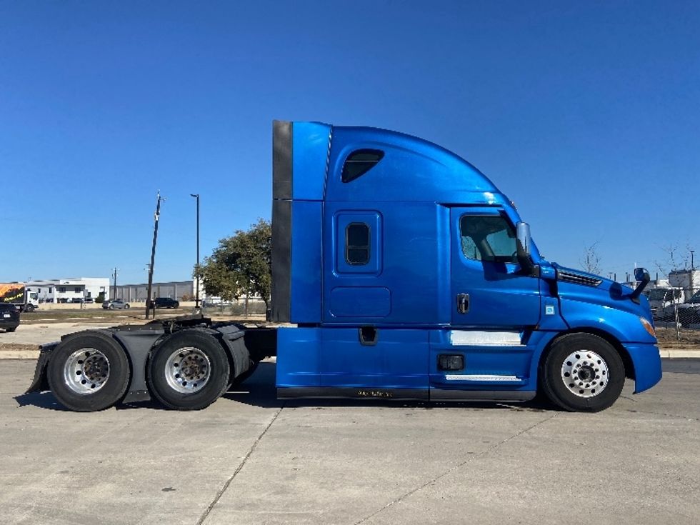 Sleeper Tractor-Heavy Duty Tractors-Freightliner-2021-T12664ST-San Antonio-TX-619,020\n\t\tmiles-$ 52,500 - Image 8