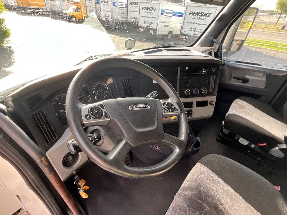 Sleeper Tractor-Heavy Duty Tractors-Freightliner-2021-T12664ST-San Antonio-TX-626,950\n\t\tmiles-$ 56,000 - Image 10