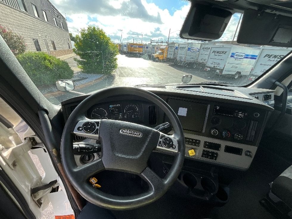 Sleeper Tractor-Heavy Duty Tractors-Freightliner-2021-T12664ST-San Antonio-TX-626,950\n\t\tmiles-$ 56,000 - Image 11