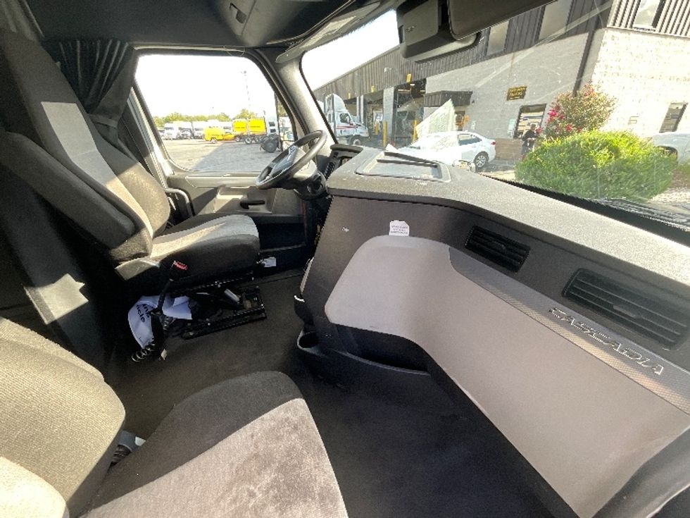 Sleeper Tractor-Heavy Duty Tractors-Freightliner-2021-T12664ST-San Antonio-TX-626,950\n\t\tmiles-$ 56,000 - Image 15