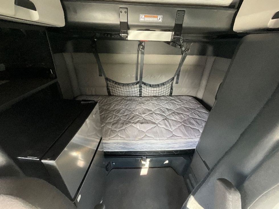 Sleeper Tractor-Heavy Duty Tractors-Freightliner-2021-T12664ST-San Antonio-TX-626,950\n\t\tmiles-$ 56,000 - Image 16