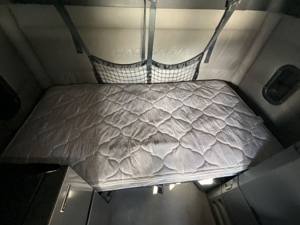 Sleeper Tractor-Heavy Duty Tractors-Freightliner-2021-T12664ST-San Antonio-TX-626,950\n\t\tmiles-$ 56,000 - Image 17