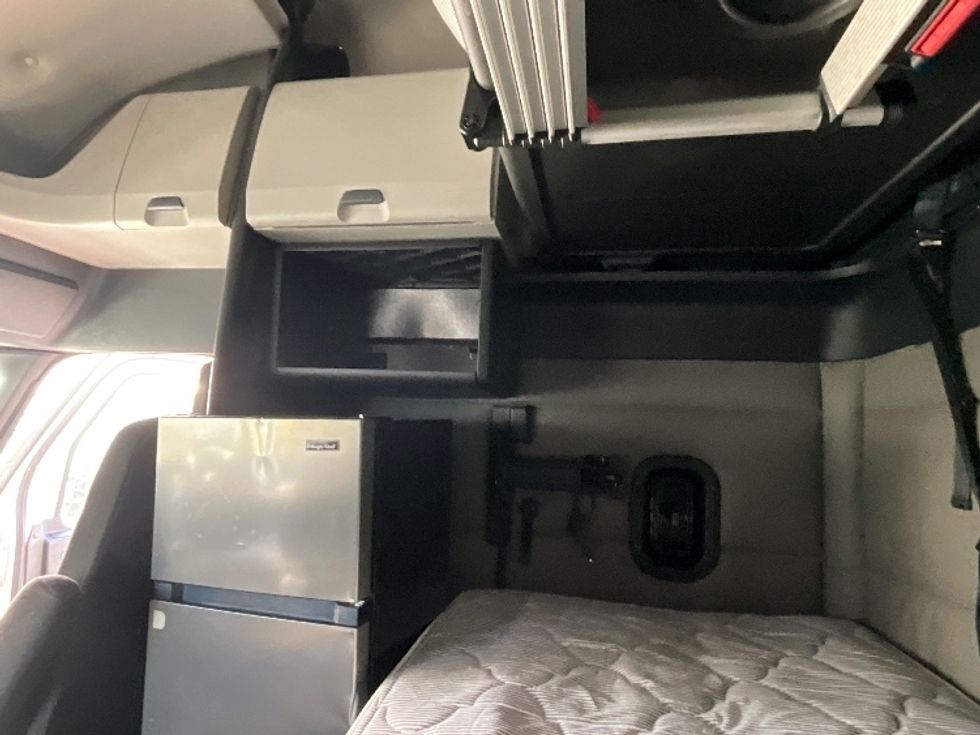 Sleeper Tractor-Heavy Duty Tractors-Freightliner-2021-T12664ST-San Antonio-TX-626,950\n\t\tmiles-$ 56,000 - Image 19