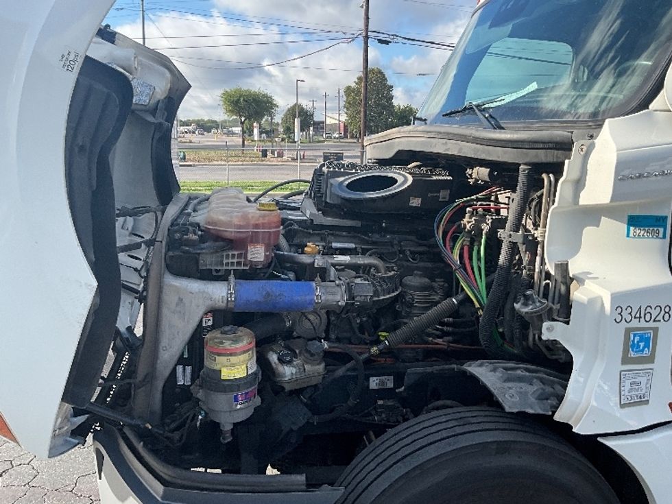 Sleeper Tractor-Heavy Duty Tractors-Freightliner-2021-T12664ST-San Antonio-TX-626,950\n\t\tmiles-$ 56,000 - Image 21