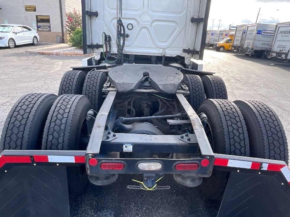 Sleeper Tractor-Heavy Duty Tractors-Freightliner-2021-T12664ST-San Antonio-TX-626,950\n\t\tmiles-$ 56,000 - Image 6