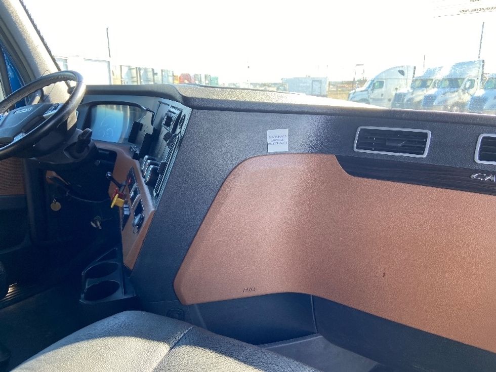 Sleeper Tractor-Heavy Duty Tractors-Freightliner-2021-T12664ST-San Antonio-TX-707,539\n\t\tmiles-$ 44,500 - Image 15