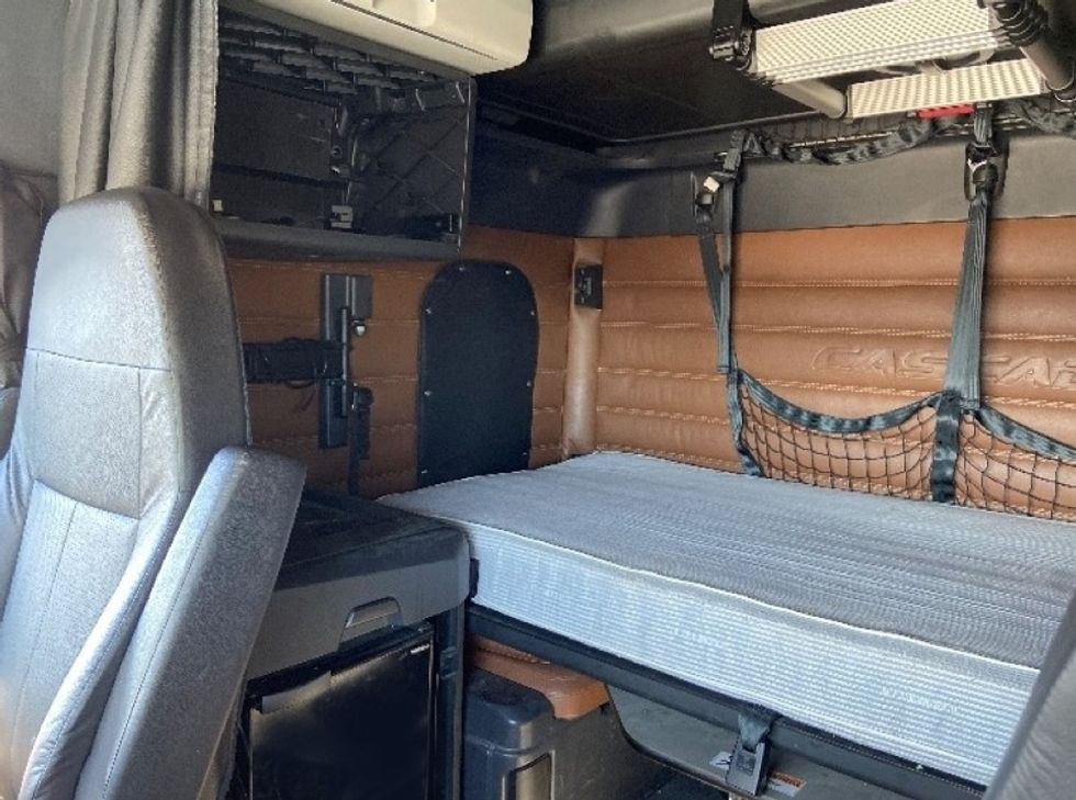 Sleeper Tractor-Heavy Duty Tractors-Freightliner-2021-T12664ST-San Antonio-TX-707,539\n\t\tmiles-$ 44,500 - Image 18