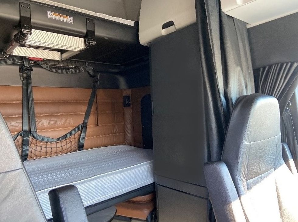 Sleeper Tractor-Heavy Duty Tractors-Freightliner-2021-T12664ST-San Antonio-TX-707,539\n\t\tmiles-$ 44,500 - Image 19