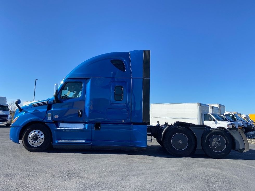 Sleeper Tractor-Heavy Duty Tractors-Freightliner-2021-T12664ST-San Antonio-TX-707,539\n\t\tmiles-$ 44,500 - Image 4