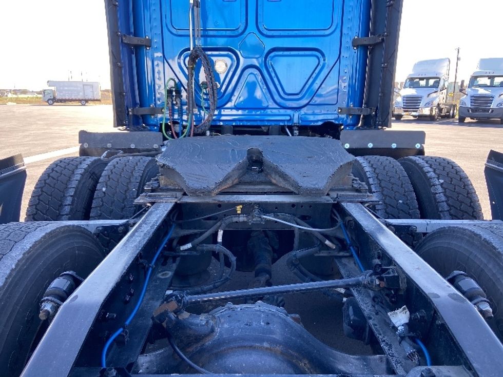 Sleeper Tractor-Heavy Duty Tractors-Freightliner-2021-T12664ST-San Antonio-TX-707,539\n\t\tmiles-$ 44,500 - Image 6