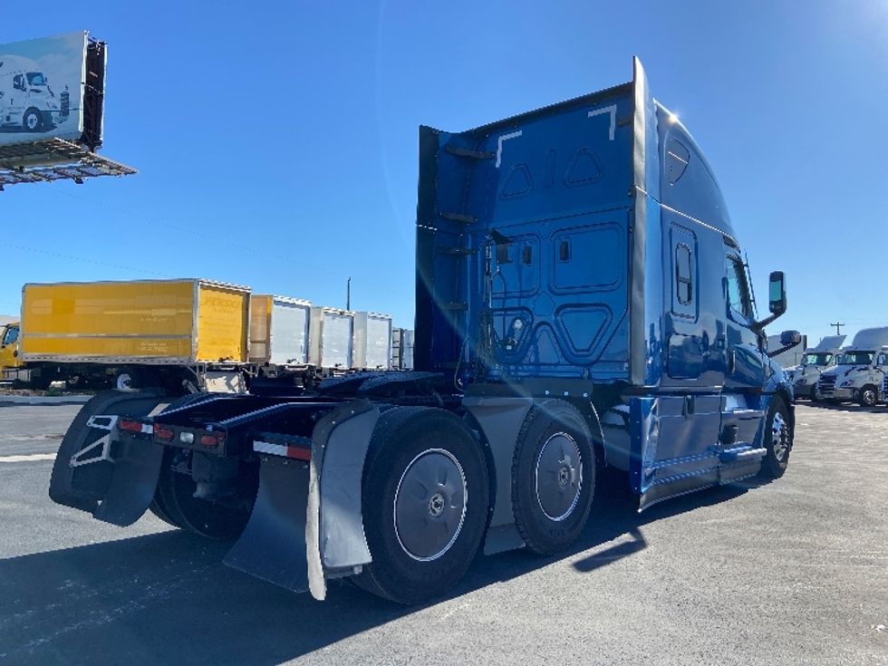 Sleeper Tractor-Heavy Duty Tractors-Freightliner-2021-T12664ST-San Antonio-TX-707,539\n\t\tmiles-$ 44,500 - Image 7