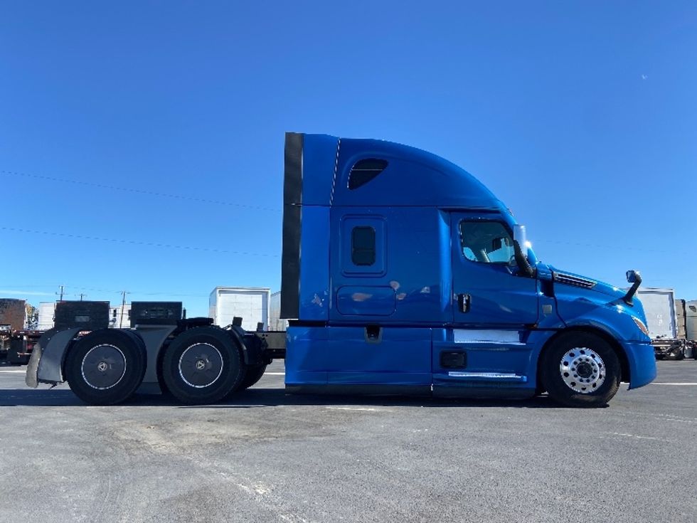Sleeper Tractor-Heavy Duty Tractors-Freightliner-2021-T12664ST-San Antonio-TX-707,539\n\t\tmiles-$ 44,500 - Image 8