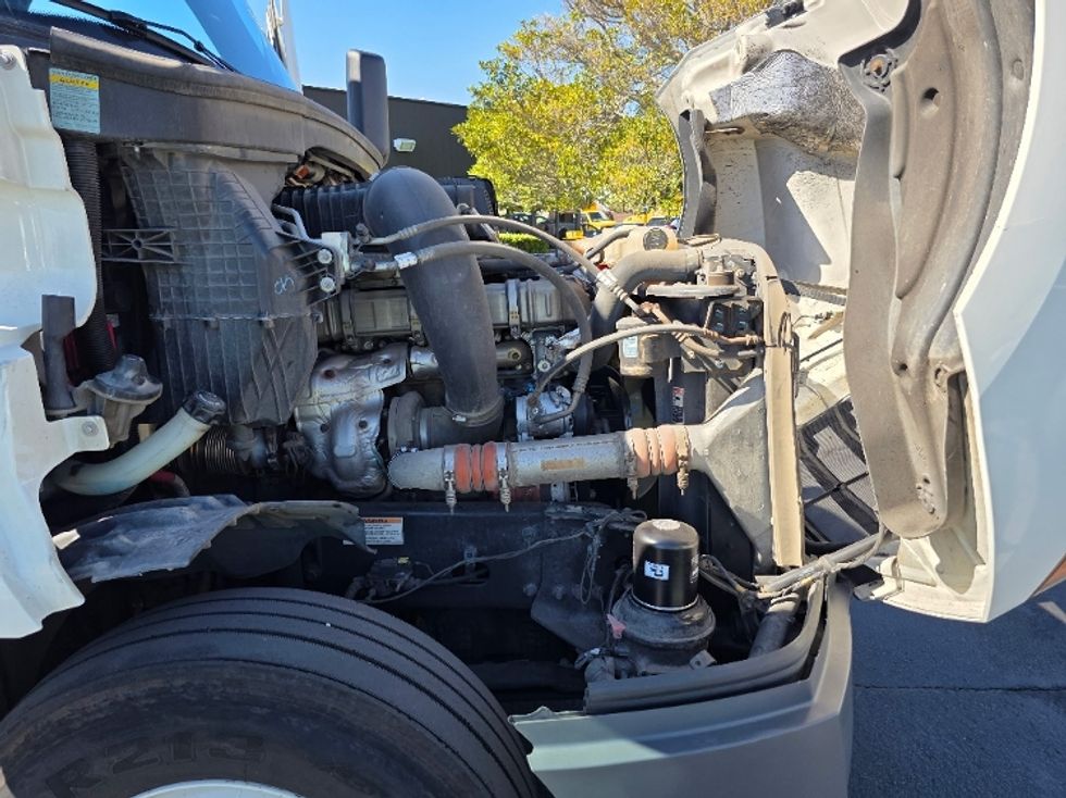 Sleeper Tractor-Heavy Duty Tractors-Freightliner-2021-T12664ST-San Diego-CA-551,769\n\t\tmiles-$ 65,750 - Image 17