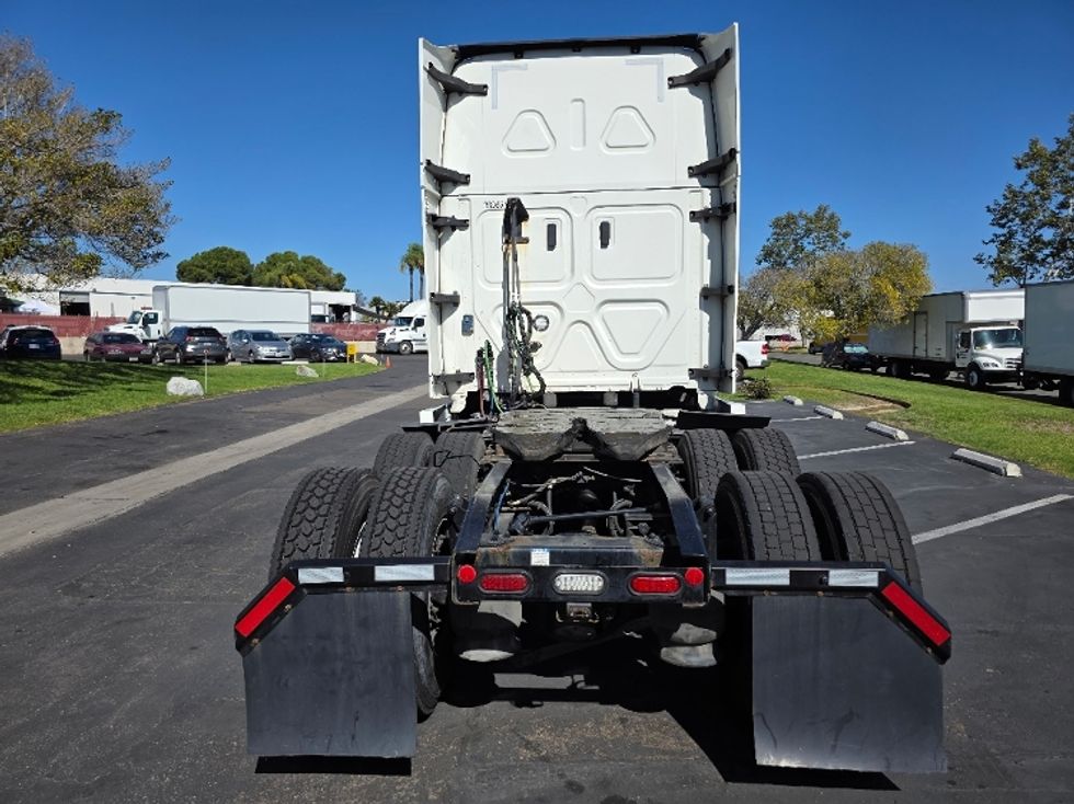 Sleeper Tractor-Heavy Duty Tractors-Freightliner-2021-T12664ST-San Diego-CA-551,769\n\t\tmiles-$ 65,750 - Image 6