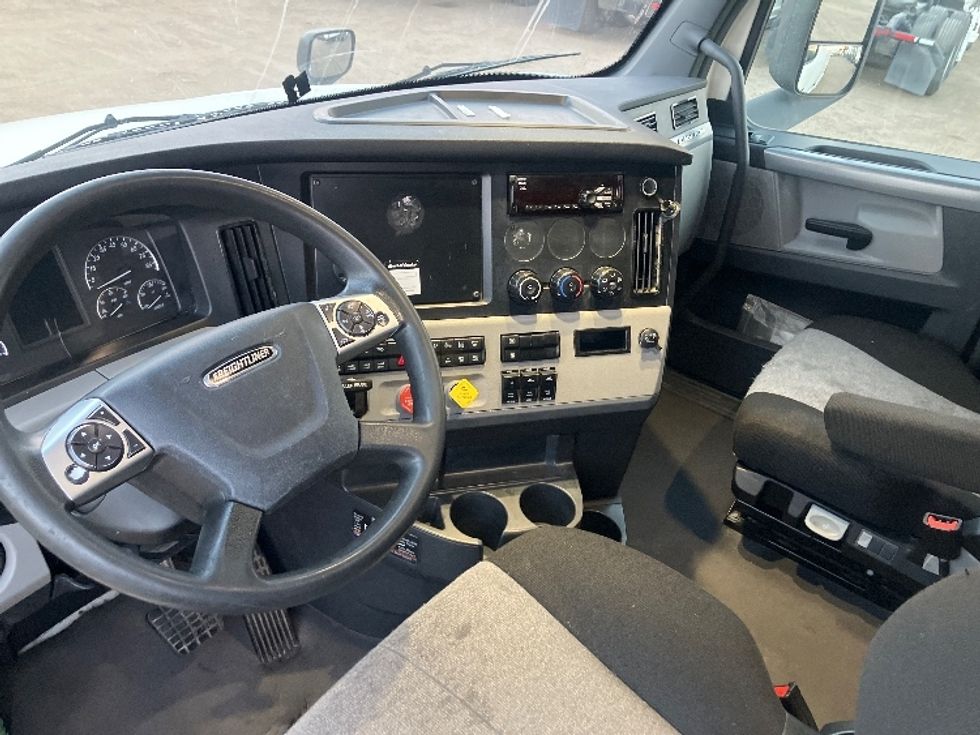 Sleeper Tractor-Heavy Duty Tractors-Freightliner-2021-T12664ST-San Diego-CA-638,598\n\t\tmiles-$ 57,250 - Image 10