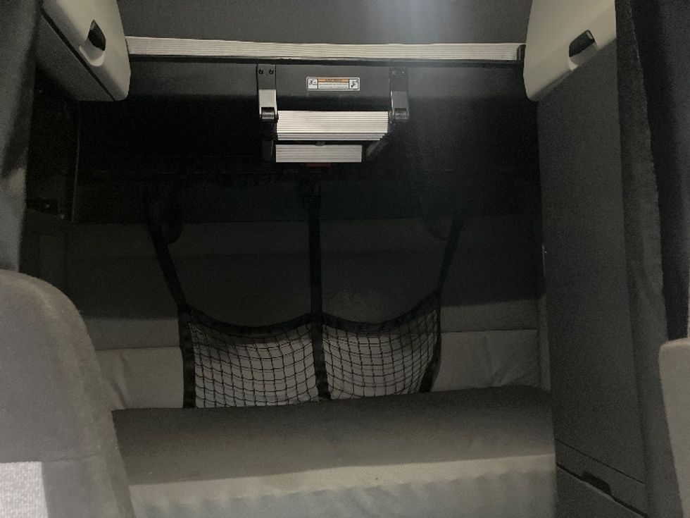 Sleeper Tractor-Heavy Duty Tractors-Freightliner-2021-T12664ST-San Diego-CA-638,598\n\t\tmiles-$ 57,250 - Image 16