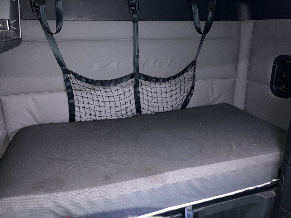 Sleeper Tractor-Heavy Duty Tractors-Freightliner-2021-T12664ST-San Diego-CA-638,598\n\t\tmiles-$ 57,250 - Image 17