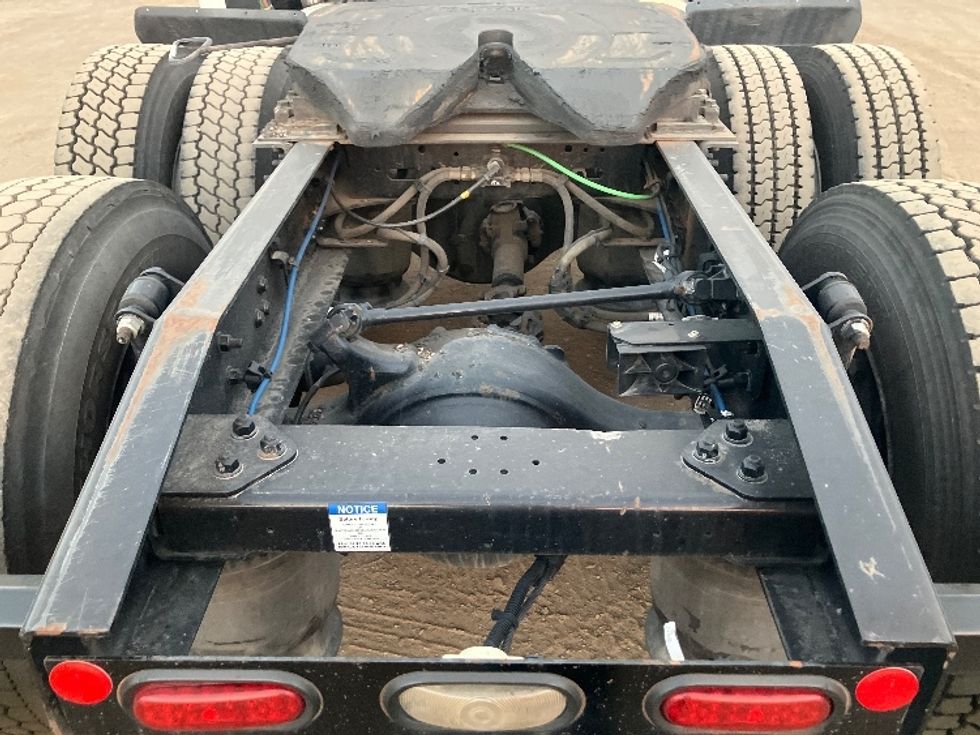 Sleeper Tractor-Heavy Duty Tractors-Freightliner-2021-T12664ST-San Diego-CA-638,598\n\t\tmiles-$ 57,250 - Image 23