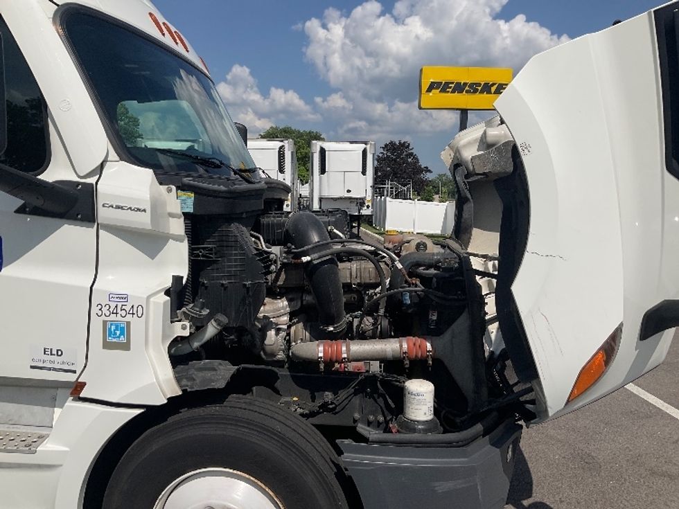 Sleeper Tractor-Heavy Duty Tractors-Freightliner-2021-T12664ST-Sellersburg-IN-741,460\n\t\tmiles-$ 40,250 - Image 20