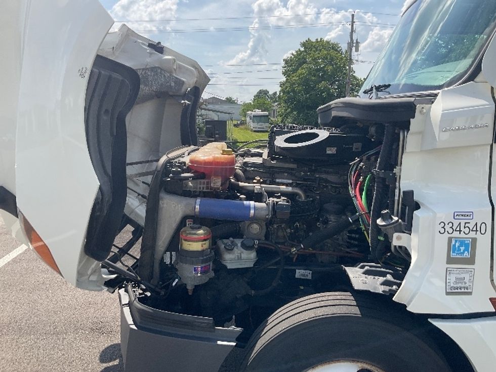 Sleeper Tractor-Heavy Duty Tractors-Freightliner-2021-T12664ST-Sellersburg-IN-741,460\n\t\tmiles-$ 40,250 - Image 21