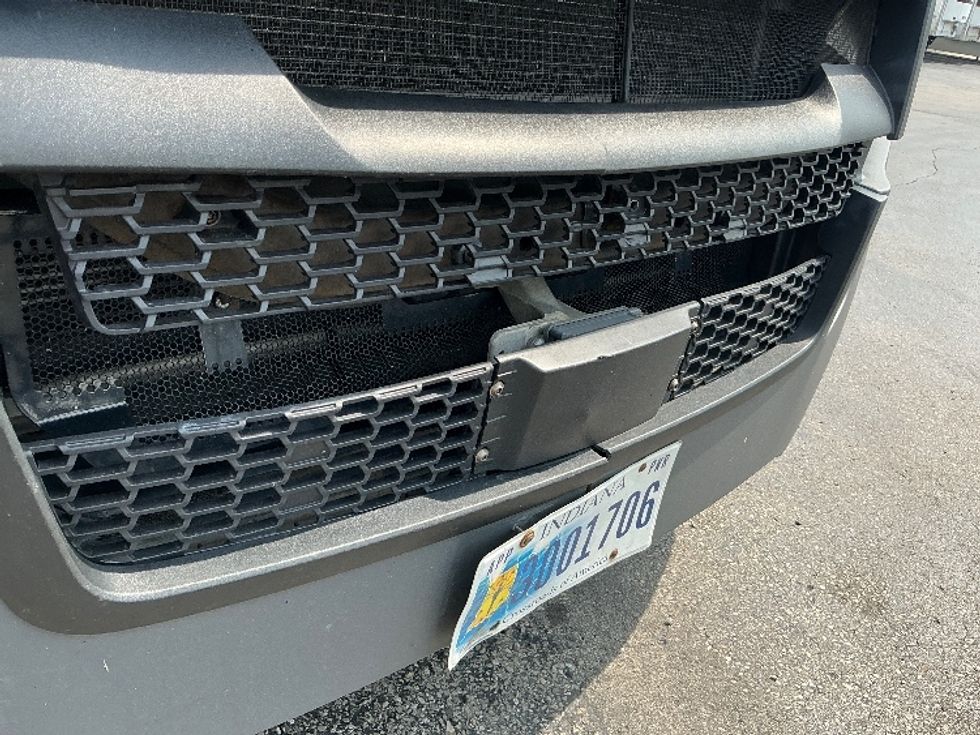 Sleeper Tractor-Heavy Duty Tractors-Freightliner-2021-T12664ST-Sellersburg-IN-741,460\n\t\tmiles-$ 40,250 - Image 24