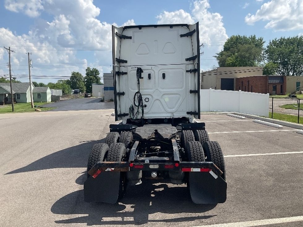 Sleeper Tractor-Heavy Duty Tractors-Freightliner-2021-T12664ST-Sellersburg-IN-741,460\n\t\tmiles-$ 40,250 - Image 6