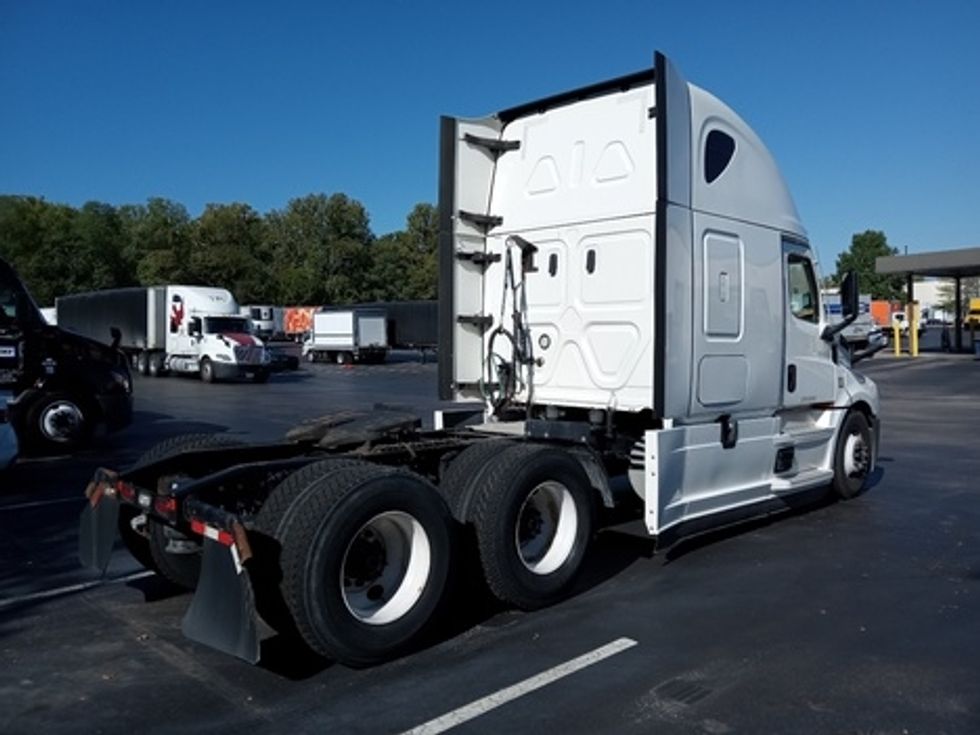 Sleeper Tractor-Heavy Duty Tractors-Freightliner-2021-T12664ST-Sellersburg-IN-741,460\n\t\tmiles-$ 40,250 - Image 7