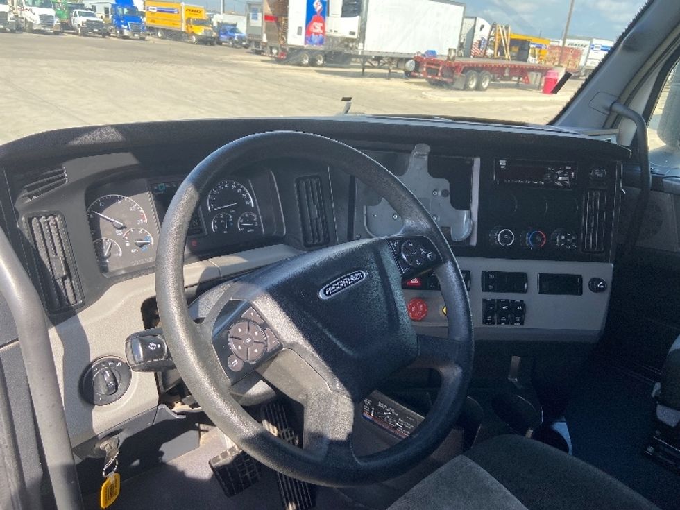 Sleeper Tractor-Heavy Duty Tractors-Freightliner-2021-T12664ST-Selma-TX-486,808\n\t\tmiles-$ 70,250 - Image 10