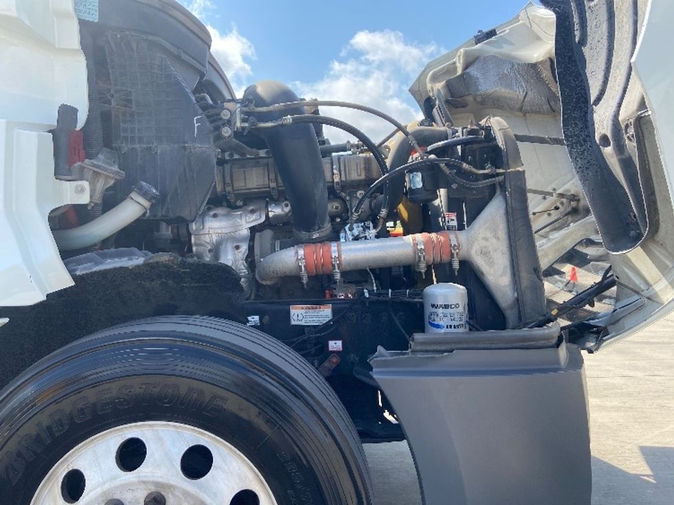 Sleeper Tractor-Heavy Duty Tractors-Freightliner-2021-T12664ST-Selma-TX-486,808\n\t\tmiles-$ 70,250 - Image 20