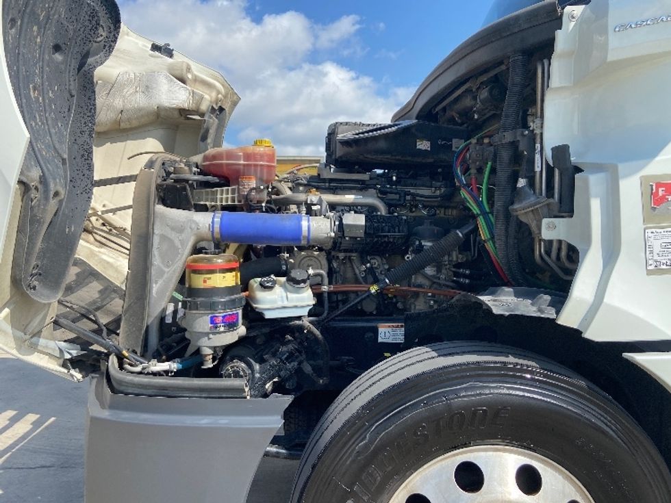 Sleeper Tractor-Heavy Duty Tractors-Freightliner-2021-T12664ST-Selma-TX-486,808\n\t\tmiles-$ 70,250 - Image 21