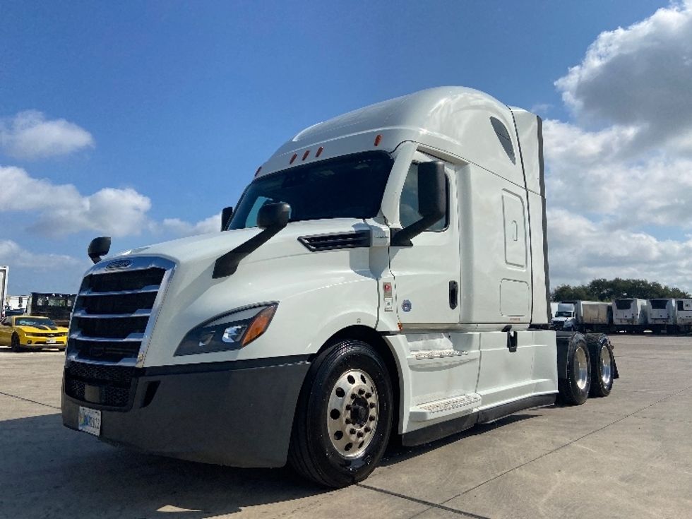 Sleeper Tractor-Heavy Duty Tractors-Freightliner-2021-T12664ST-Selma-TX-486,808\n\t\tmiles-$ 70,250 - Image 3