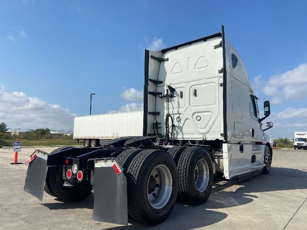 Sleeper Tractor-Heavy Duty Tractors-Freightliner-2021-T12664ST-Selma-TX-486,808\n\t\tmiles-$ 70,250 - Image 7