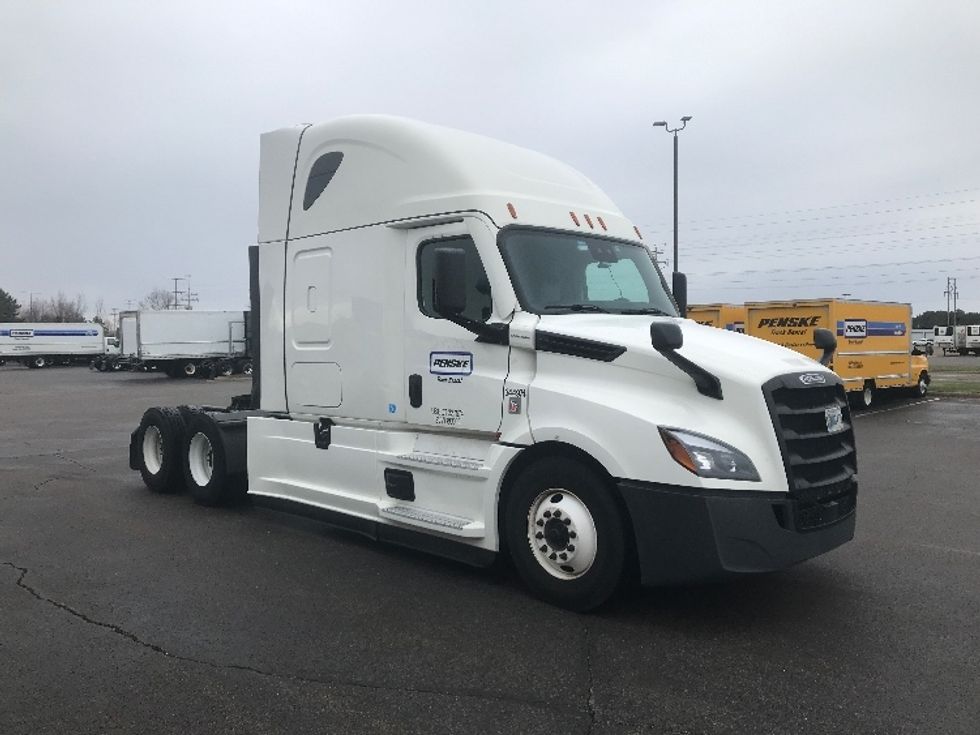 Sleeper Tractor-Heavy Duty Tractors-Freightliner-2021-T12664ST-Sheboygan-WI-537,557\n\t\tmiles-$ 59,000 - Image 1