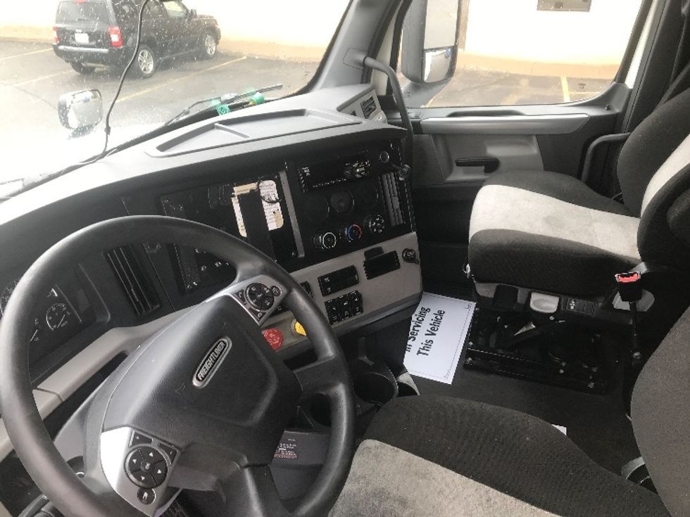 Sleeper Tractor-Heavy Duty Tractors-Freightliner-2021-T12664ST-Sheboygan-WI-537,557\n\t\tmiles-$ 59,000 - Image 10