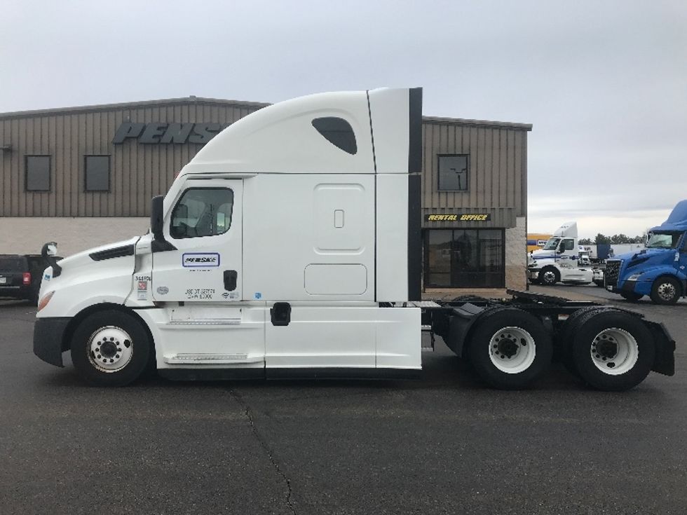 Sleeper Tractor-Heavy Duty Tractors-Freightliner-2021-T12664ST-Sheboygan-WI-537,557\n\t\tmiles-$ 59,000 - Image 4