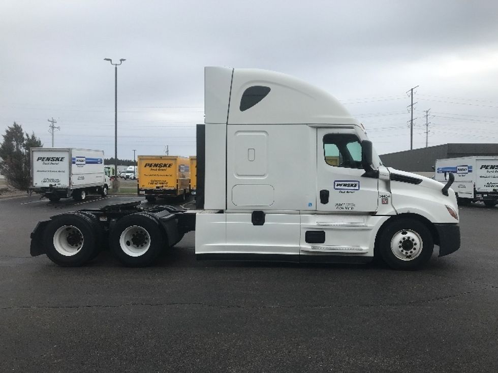 Sleeper Tractor-Heavy Duty Tractors-Freightliner-2021-T12664ST-Sheboygan-WI-537,557\n\t\tmiles-$ 59,000 - Image 8