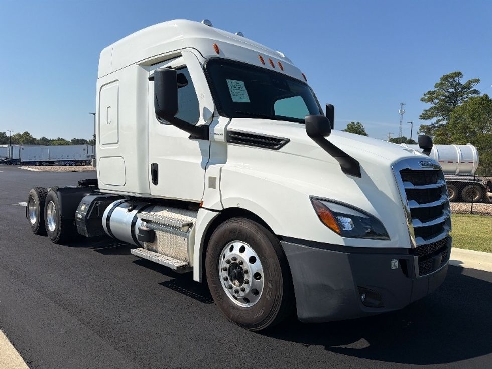 Sleeper Tractor-Heavy Duty Tractors-Freightliner-2021-T12664ST-Shreveport-LA-532,201\n\t\tmiles-$ 72,750 - Image 1