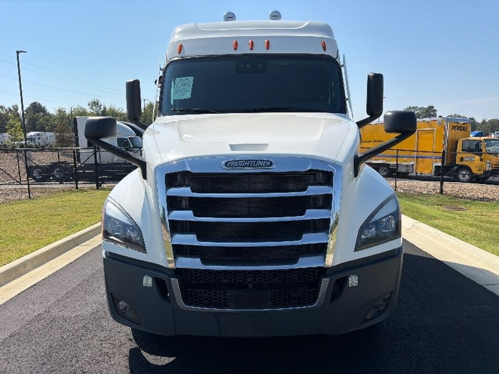Sleeper Tractor-Heavy Duty Tractors-Freightliner-2021-T12664ST-Shreveport-LA-532,201\n\t\tmiles-$ 72,750 - Image 2